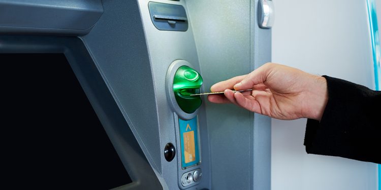 Τράπεζες: Στις προμήθειες μεταφέρεται η «μάχη» των εσόδων